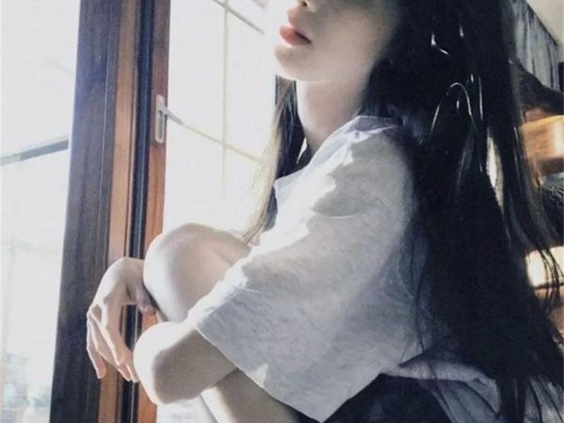 萝莉社护眼夜间阅读模式：降低强光并保留画面色彩层次